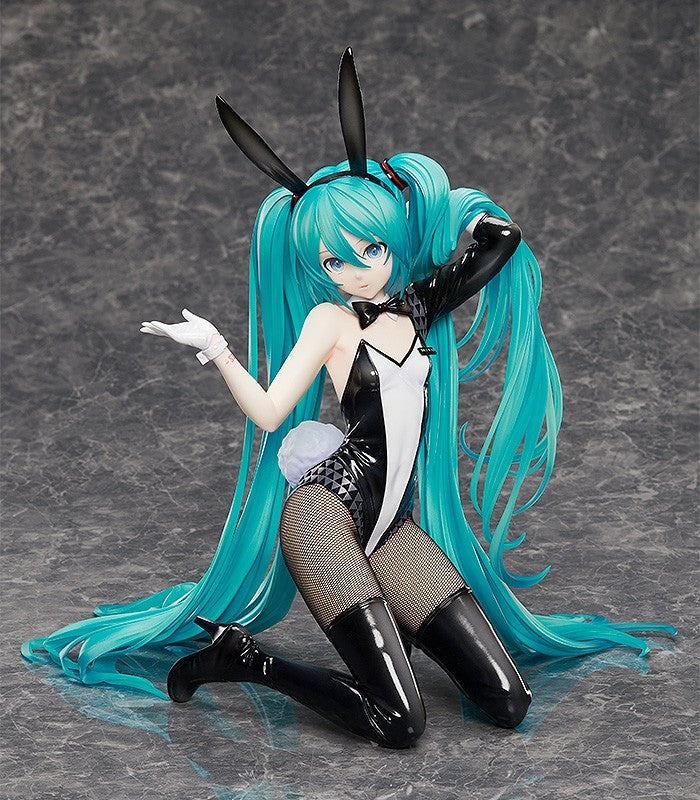 FREEing Hatsune Miku 1/4 Series: Bunny Ver. / Art by SanMuYYB